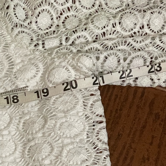 Dress Barn white circle lace blouse size XL spandex quarter bell ruffle sleeves - Picture 7 of 12